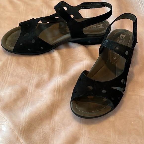 Mephisto Phiby Perf sandals Size 40, black. - Picture 3 of 13
